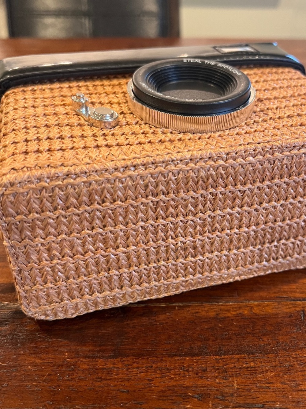 Retro Camera-Shaped Woven Straw Novelty Crossbody Shoulder Bag Purse - Picture 8 of 13